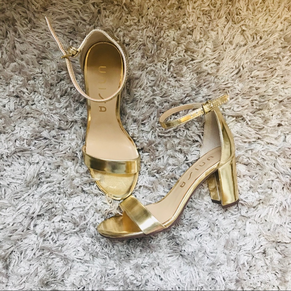 UNISA Gold Metallic Pumps size 6.5
